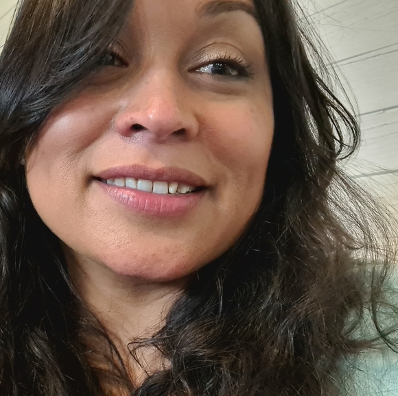 Meet your Posher, Andrea - Picture 2 of 2